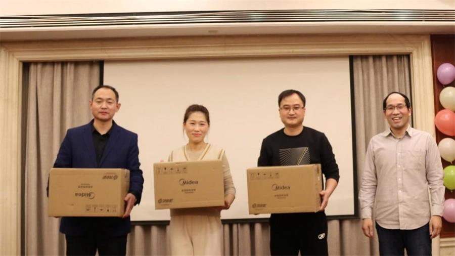 勇毅進(jìn)取，順風(fēng)飛揚(yáng) | 2023年 藍(lán)鵬測(cè)控年會(huì)  幸運(yùn)抽獎(jiǎng) 二等獎(jiǎng) 美的電飯煲